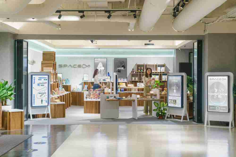 PA直营打造永续选物商店，，，，展示社企及社创商品，，结合创利空间所开发的智能零售系统，，整合多元产品信息，，让无人商店扮演公益行动的推手